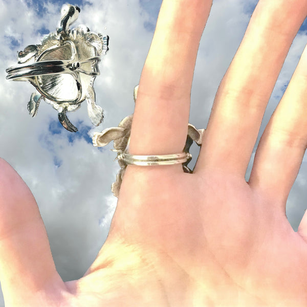 "La Tortue" POP ART Lilac/Pink Hand-Enameled Sterling Silver Turtle Ring