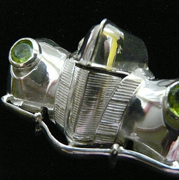 Nice Headlights! 1940 Classic Car Front Stering Silver Pin
